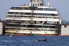 Costa Concordia już na wodzie