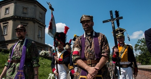 W I Ogólnopolskiej Pielgrzymce Rekonstruktorów jedynym reprezentantem diecezji był ks. Konrad Zawiślak