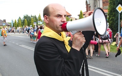  Ks. Marek Bernacki już po raz 11. będzie przewodniczył śląskim pielgrzymom Po prawej: Oficjalny znaczek pielgrzymki