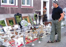 Bardzo dużym powodzeniem na Jarmarku Dominikańskim cieszą się wyroby rękodzieła artystycznego i starocie