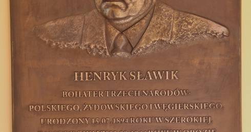 Odsłonięcie tablicy poświęconej Henrykowi Sławikowi