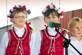 Występ zespołu „Koniczynki”