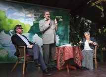  Wydawca Jan Rodzim prezentował podczas spotkania nową książkę