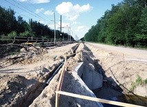  Już trwają prace ziemne, przygotowujące do budowy nowego przystanku