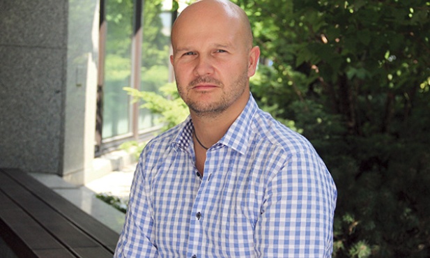 Dr Tomasz Kubik jest anestezjologiem i koordynatorem ds. transplantacji Szpitala Warszawskiego Uniwersytetu Medycznego