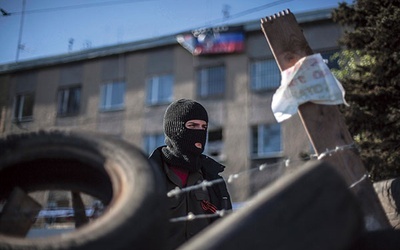 Posterunek separatystów w Gorłówce. W jednym z takich miejsc został uprowadzony ks. Wiktor Wąsowicz