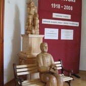 Rzeźba inicjatora muzeum