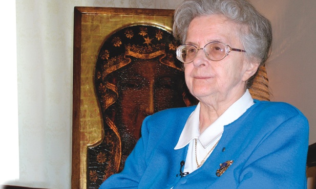 Maria Okońska była jedną z młodych kobiet, które do powstania warszawskiego poszły z wyjątkową bronią – modlitwą. – Gdy powstańcy będą walczyć, a sanitariuszki opatrywać rannych, wtedy ktoś musi klęczeć, modlić się za nich i wołać do Boga o ratunek przez przyczynę Matki Najświętszej – twierdziła