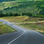 Po drogach Mołdawii jeździ się dobrze, często można spotkać tam furmanki 