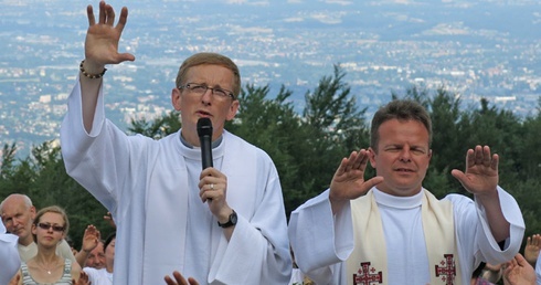 Szyndzielnia się modli