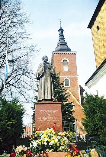 Pomnik wikarego, który rozsławił miasteczko na cały świat