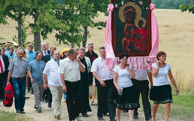 Odcinek pieszy  pielgrzymki z przystani w Lubkowie do kościoła w Żarnowcu