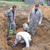  – Prosimy o zrozumienie dla rodzin tych żołnierzy i dla naszej pracy – mówi Andrzej Latusek (pierwszy z prawej)