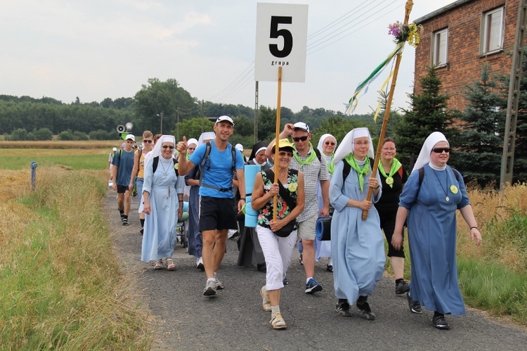 69. Pielgrzymka Rybnicka - dzień 1. - za Książenicami