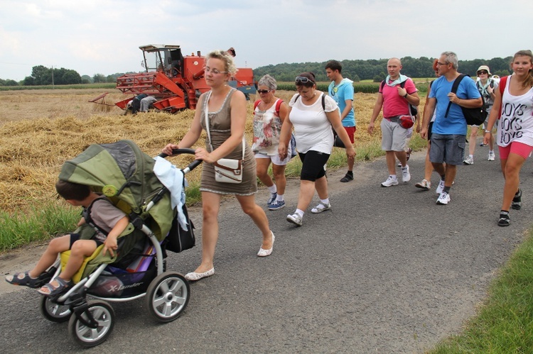 69. Pielgrzymka Rybnicka - dzień 1. - za Książenicami