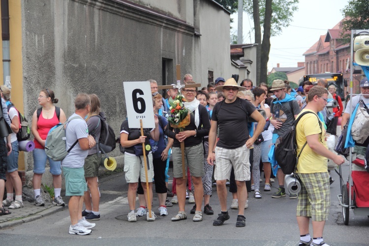 69. Pielgrzymka Rybnicka - postój w Miasteczku Śl.