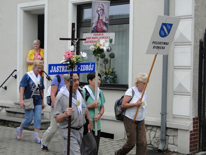 69. Pielgrzymka Rybnicka - postój w Miasteczku Śl. i dalsza droga