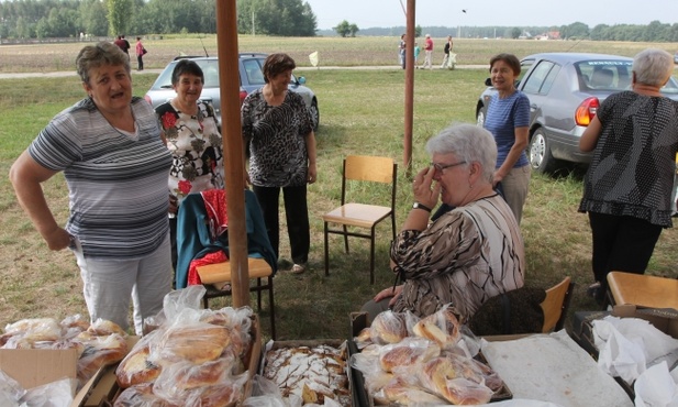 Tarnowiec za lasami...