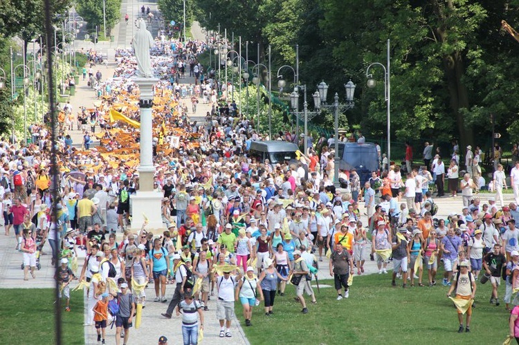 69. Pielgrzymka Rybnicka - Pielgrzymi na Jasnej Górze cz. 1