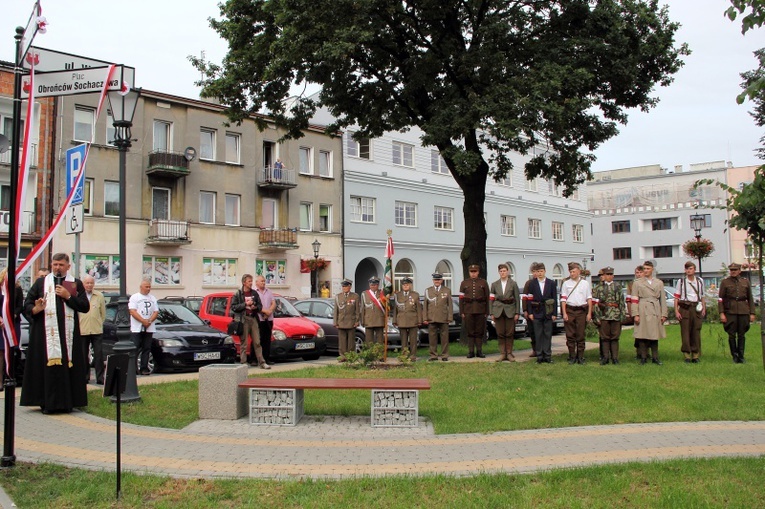 Sochaczewianie w hołdzie powstańcom