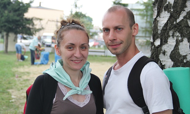  Kasia i Łukasz jeszcze przed ślubem,  w drugim dniu marszu na Jasną Górę
