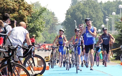 Uczestnicy Olimpiady Triathlonowej zmagali się nie tylko ze swoim słabościami, ale i upałem