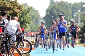 Uczestnicy Olimpiady Triathlonowej zmagali się nie tylko ze swoim słabościami, ale i upałem