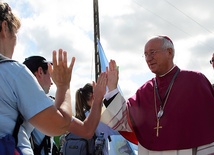 Bp Andrzej F. Dziuba żegna pielgrzymów na rogatkach Łowicza