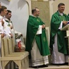 Bp Roman Pindel (drugi z prawej) był gościem uczestników kursów Szkół Nowej Ewangelizacji "Andrzej" i "Józef Barnaba" w Pogórzu