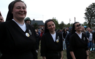 W łowickiej pielgrzymce idzie ponad 30 sióstr zakonnych
