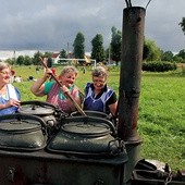 Zofia Czwojdzińska, Barbara Czyczyk i Celina Twór codziennie dbają o przygotowanie dla pielgrzymów znakomitego obiadu, który już stał się legendą