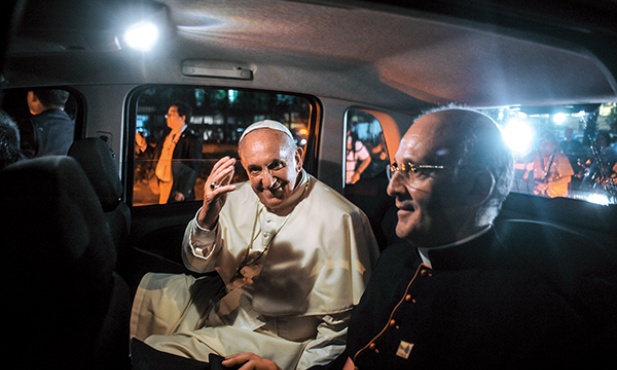 Franciszek osobiście pobłogosławił naszego fotoreportera, co zostało uwiecznione na zdjęciu 