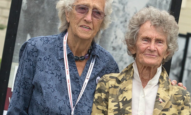 Maria Wąsowska (z lewej) i Barbara Kurkowiak 14 godzin szły kanałami z Mokotowa do Śródmieścia stolicy