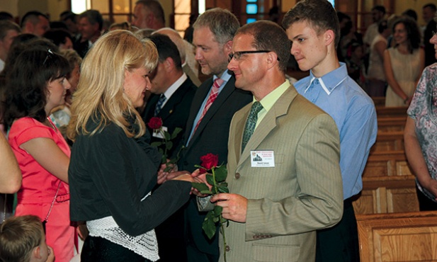   W kamesznickim kościele ponad sto par odnowiło małżeńskie przyrzeczenia 