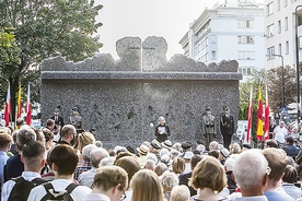  – Proszę Polaków o przebaczenie za krzywdy wyrządzone im przez generała SS Reinefartha i innych zbrodniarzy nazistowskich – mówiła na Woli Petra Reiber, burmistrz niemieckiego miasta