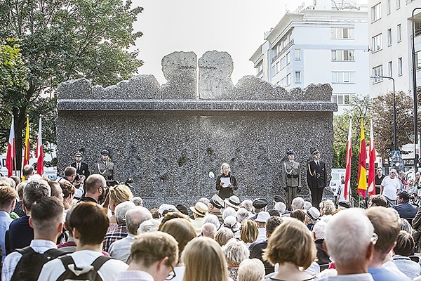  – Proszę Polaków o przebaczenie za krzywdy wyrządzone im przez generała SS Reinefartha i innych zbrodniarzy nazistowskich – mówiła na Woli Petra Reiber, burmistrz niemieckiego miasta