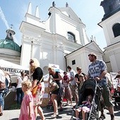  Kurs odbywa się w salkach katechetycznych kościoła dominikanów na ul. Freta