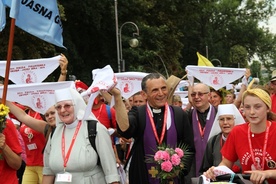 Pierwsi w tym roku na Jasną Górę wkroczyli pielgrzymi z Cieszyna - z ks. prał. Stefanem Sputkiem