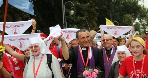 Pierwsi w tym roku na Jasną Górę wkroczyli pielgrzymi z Cieszyna - z ks. prał. Stefanem Sputkiem