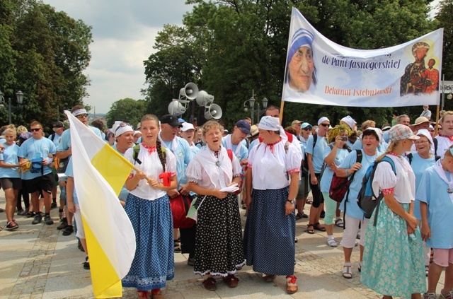 Powitanie pielgrzymów 9 grup hałcnowskich