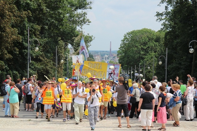 Powitanie pielgrzymów 9 grup hałcnowskich