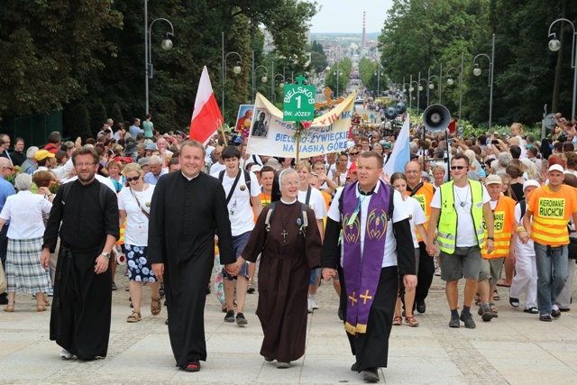 Powitanie pielgrzymów 9 grup hałcnowskich