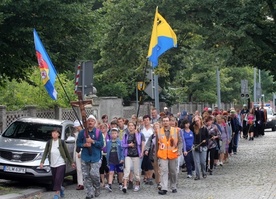 Idą na Wielki Odpust Krzeszowski