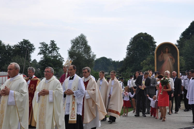 Procesja do kościoła