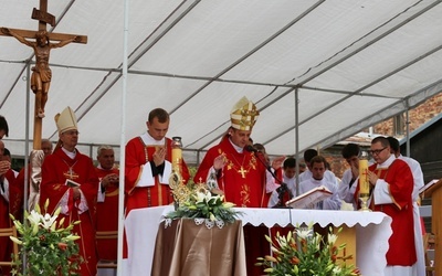 Eucharystii przed Blokiem Śmierci przewodniczył bp Roman Pindel