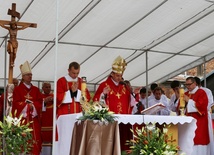 Eucharystii przed Blokiem Śmierci przewodniczył bp Roman Pindel