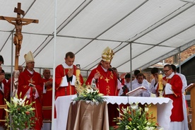 Eucharystii przed Blokiem Śmierci przewodniczył bp Roman Pindel