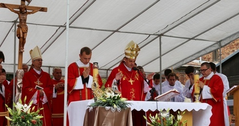 Eucharystii przed Blokiem Śmierci przewodniczył bp Roman Pindel