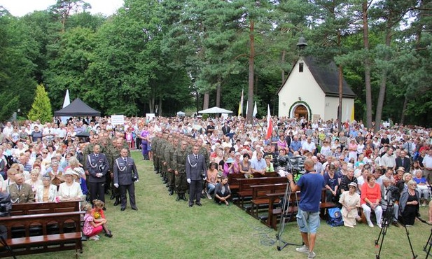 Kard. Nycz: Rodziny potrzebują wsparcia Kościoła