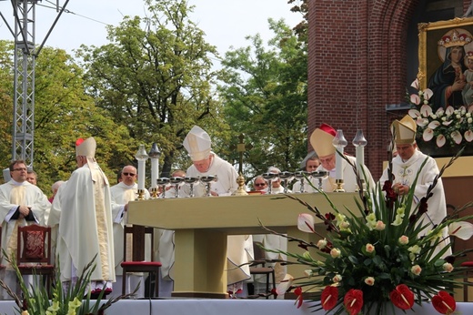 Pielgrzymka kobiet do Piekar - początek uroczystości